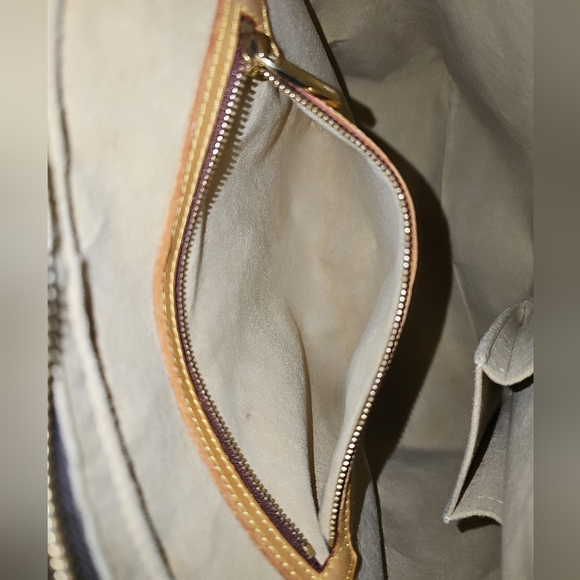 🔥😍Authentic🔥😍 Louis Vuitton Monogram Crossbody Bag - Picture 14 of 17